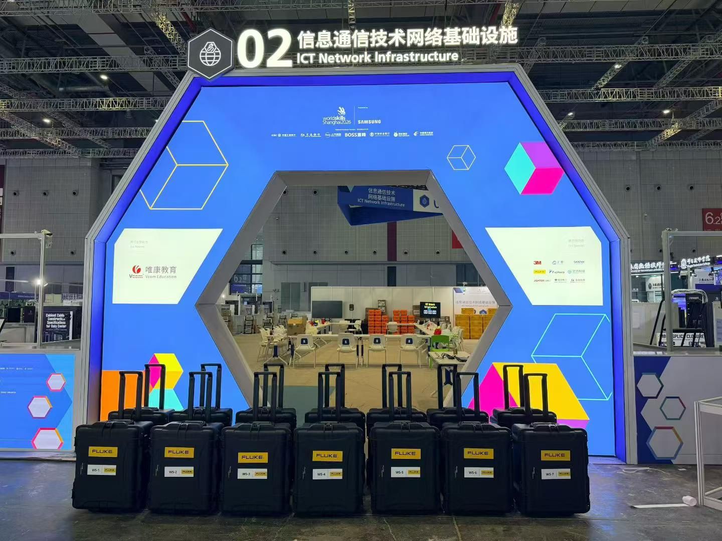 第 48 届上海世赛|福禄克护航 02 ICT 网络基础设施赛项,全套测试设备整装就位
